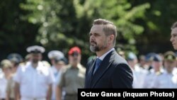 Mihăiță Ursu a trecut de două ori pe la conducerea TAROM. Acum este membru al Consiliului de Administrație. De profesie este inginer constructor.