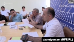 Armenia - Mayor Arkadi Tamazian chairs a session of the Alaverdi council in 2023.