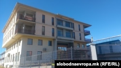 Отстранета светлечката реклама (лого) на поранешниот ресторан за свадби „Фестина“