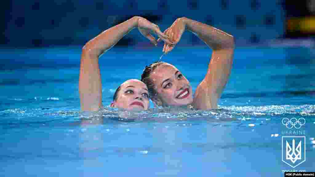 Рідний басейн у Харкові, де тренувалася збірна України із синхронного плавання, постраждав від російських ракет. &laquo;Українські русалоньки&raquo;&nbsp;Владислава та Марина Алексіїви готувалися до цих Олімпійських ігор &ndash; і в Україні, і за кордоном. Попри емоційний і технічний виступ українкам не вистачило балів, щоб піднятися на п'єдестал &nbsp;