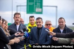 Sorin Grindeanu, la o vizită pe şantierul A0 Nord, lotul 2, unde aproape 10 km au fost daţi în folosinţă la final de noiembrie 2023. Alţi 9,5 kilometri, finalizaţi dar neinauguraţi, ar urma să fie deschişi în acest an.