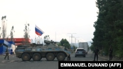 Ադրբեջանի ոստիկանության և ռուս խաղաղապահների համատեղ պարեկությունը Լեռնային Ղարաբաղում՝ հայ բնակչության տեղահանումից հետո, հոկտեմբեր, 2023թ․