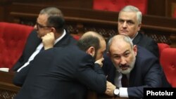 Armenia - Prime Minister Nikol Pashinian shares a word with Foreign Minister Ararat Mirzoyan during a parliament session, December 6, 2023.