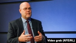Ambasadori amerikan në Prishtinë, Jeffrey Hovenier.