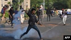 Имран Хандын кармалышына каршы чыккан пакистандыктар. Лахор шаары. 9-май, 2023-жыл