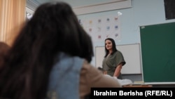 Fatime Salihu, mësuese në qendrën e mësimit shtesë në Gadime, Lipjan.