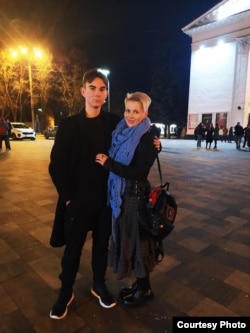 Богдан Пилипенко разом зі своєю мамою Ксенією. Фото з особистого архіву родини