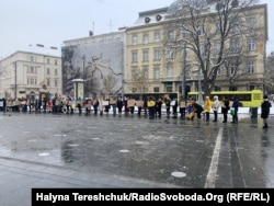 Рідні військовополонених зібрались на загальноукраїнську акцію «Не мовчи! Полон вбиває!». Львів, 10 грудня 2023 року