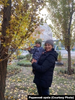 Микитка Зеленський з Людмилою Зеленською. Фото з архіву родини