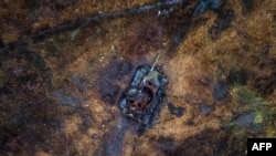 Знищений російський танк у полі в селищі Кам’янка Харківської області, 26 лютого 2023 року