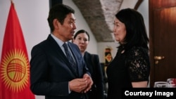 Кыргызстандын Венадагы элчиси Төлөндү Макеев жана Кыргызстандын Чехиядагы ардактуу консулу Саадаткан Даминова.
