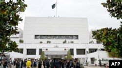 د پاکستان د قامي اسمبلۍ نوي منتخب غړي د مارچ پر درېیمه د وزیراعظم انتخاب لپاره د پارلېمان تالار ته روان دي.