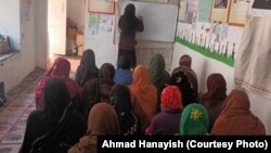 دختران محروم از تحصیل در افغانستان، آرزوی باز شدن دروازه‌های مکاتب و پوهنتون‌ها را دارند.