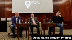 Pe 3 mai a avut loc Convenția Clubului de Presă, fondat de Cozmin Gușă și Sorin Roșca Stănescu. În dreapta, un alt membru al conducerii clubului, Răzvan Savaliuc. 