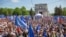 Miting pro-UE la Chișinău, pe 21 mai 2023. Zeci de mii de moldoveni au cerut ca țara lor să obțină statutul de membru al UE, războiul din Ucraina vecină accelerând încercarea guvernului de a adera la blocul comunitar.