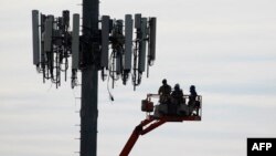 Илустрација - Монтажа на 5Г систем во САД