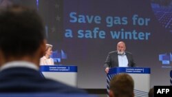 Reducerea consumului de energie electrică și plafonarea prețului la gazele din Rusia sunt printre propunerile Comisiei Europene pentru anularea „șantajului rusesc”. În imagine, președintele CE, Ursula von der Leyen, și vicepreședintele CE, Frans Timmermans.