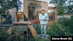 Maia, o femeie din 92 de ani din Irpin, suburbie a Kievului care a fost ocupată de forțele ruse timp de câteva săptămâni. Photo: Alena Grom (©)