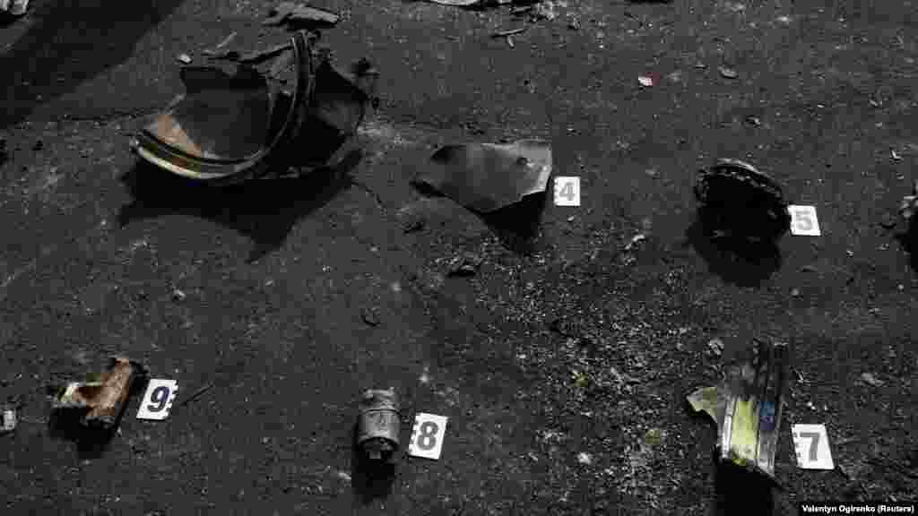 Fragmentele unei rachete folosite în atac.