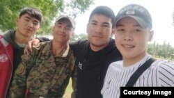 Калыс Абдыкабылов жакындары менен. 2022-жыл.