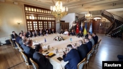 Türkiýäniň goranmak ministri Hulusi Akar iki tarapyň Gara deňizdäki portlara we suw ýollaryna "bilelikde gözegçilik" etmek barada ylalaşyga gelendiklerini aýtdy.