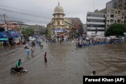 په کراچۍ کې بارانونو یوشمېر سیمې لاندې کړې دي - د جولای نهمې انځور.
