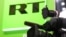 Pe 1 martie, Uniunea Europeană (UE) a suspendat emisia mai multor entități mass-media susținute de statul rus, printre care și televiziunea Russia Today (RT). 