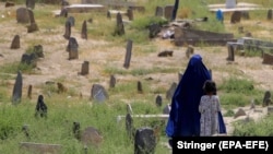 تعداد زیادی از زنان بیوه شوهران شان را در جریان جنگ های داخلی و انفجار ها از دست داده اند