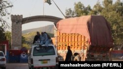 د تاوتریخوالي له وجې د خرلڅیو پر لاره سوداګري درېدلې ده - پخوانی انځور. 