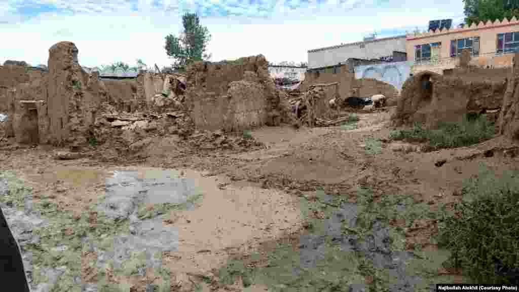 خانه های تخریب شده در اثر سیلاب در ولسوالی خوشی لوگر
