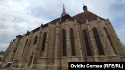 La resturarea bisericii Sfântul Mihail au lucrat 150 de specialiști în domeniu și sute de muncitori.