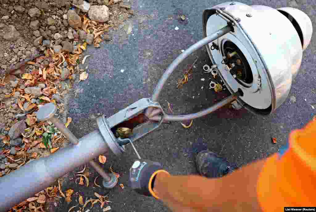 A worker dismantles a gas street lamp in Berlin on August 10.&nbsp; The Kremlin appears to be using its gas-powered leverage to pressure Germany over its support for Ukraine. Flows of Russian gas through the Nord Stream 1 pipeline were cut to less than 20 percent of capacity in July, with Russia's Gazprom citing "equipment repairs" for the strangled gas flow.&nbsp;