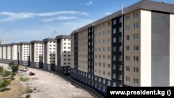 Бишкекте мамлекеттик кызматкерлер үчүн салынган көп батирлүү үйлөр, 24-август, 2022-жыл 