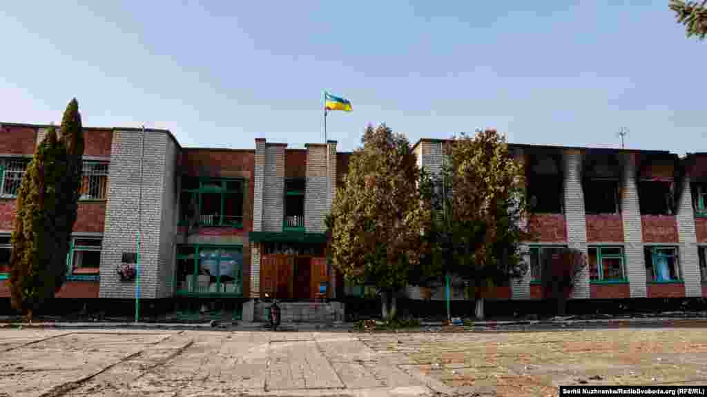 Державний прапор підняли у селищі Рудницьке на Київщині. Його підняли одразу після деокупації селища від російських загарбників.&nbsp;