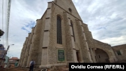 Renovarea bisericii reformate de pe strada Mihail Kogălniceanu din Cluj a fost de asemenea finanțată cu bani UE, la care Guvernul maghiar a adăugat propria contribuție.