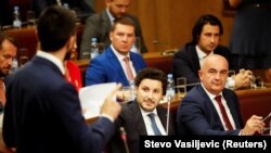 Vicepremijer Joković i premijer Dritan Abazović u crnogorkom parlamentu, Podgorica, 19. avgust 2022. godine