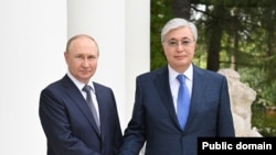 Президент Касым-Жомарт Токаев и президент России Владимир Путин на встрече в Сочи. 19 августа 2022 года
