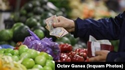 Inflația va mai influența prețurile cel puțin până la finele anului viitor, crede profesorul de finanțe Radu Ciobanu, de la Academia de Studii Economice. 