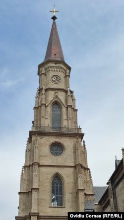 Turnul bisericii din Cluj este al doilea cel mai înalt din țară, după cel al catedralei mitropolitane ortodoxe din Timișoara.