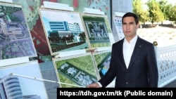 Ata kesbini dowam etdirýän ogul. Arhiw suraty