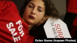 Traficul de persoane este una dintre marile probleme ale României în opinia organizațiilor pentru apărarea dreptuilor omului, dar și a numeroase țări membre ale Națiunilor Unite. (Imagine generică - campanie împotriva traficului de persoane)