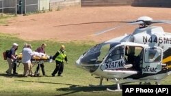 По нападот Ружди со хеликоптер бил префрлен во болница