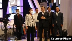 Кытайдын Кыргызстандагы элчиси Ду Дэвэнь (солдон экинчи) УТРКда. 2022-жыл, 24-август.