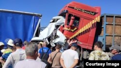 Орусия. Кырсыкка кабылган кичи автобус. Сүрөт Кубанычбек Эркинжан уулуна таандык.