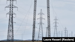Linjat e tensionit të lartë në afërsi të Obiliqit. Fotografi ilustruese nga arkivi. 