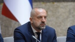 Vuçiq për Radoiçiqin: Nuk është akademik, por i mbron serbët