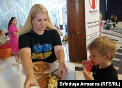 Katia a decis să rămână la Timișoara împreună cu fiul ei Vania până se termină războiul