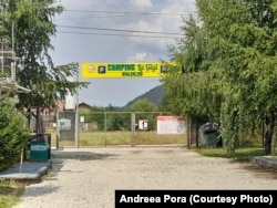 Campingul „La Gigi” din Râșnov își face promovare pe site și pe Facebook, iar cele mai multe rezervări se fac telefonic.