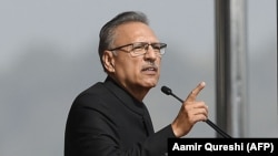 عارف علوي د پاکستان تحريک انصاف ګوند د واکمنۍ پر مهال په ۲۰۱۸ز کال کې ولسمشر ټاکل شوی وو ــ پخوانی انځور.