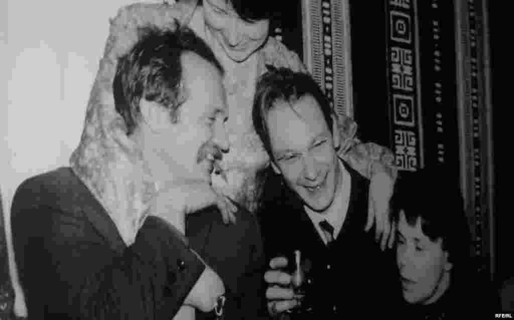 В'ячеслав Чорновіл (ліворуч)